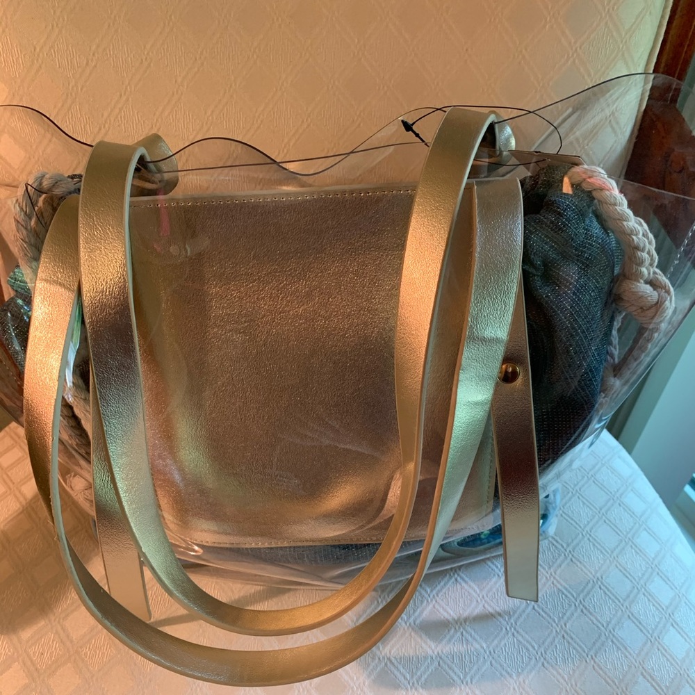 Shoulder bag for a woman.